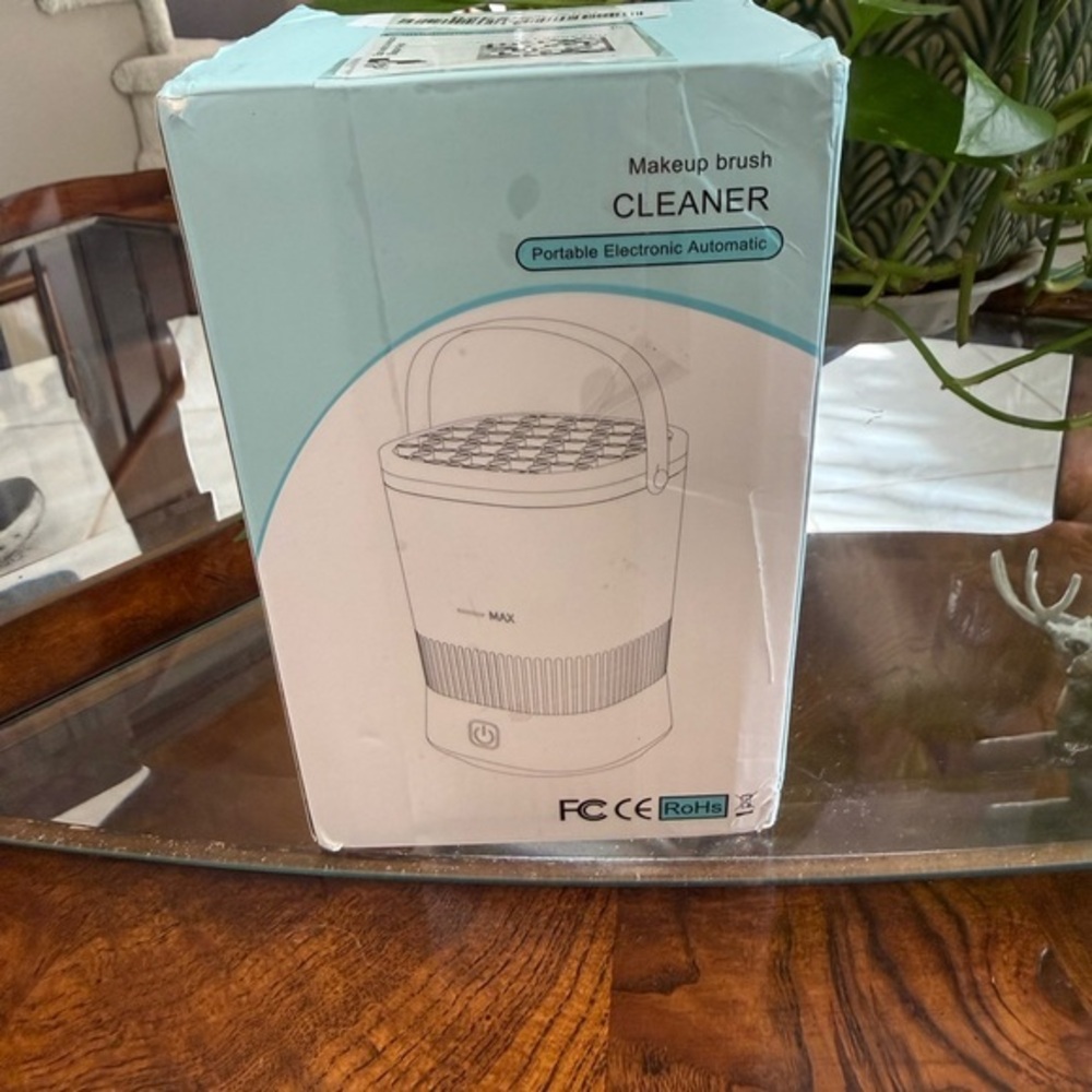 NWT Makeup Brush Cleaner